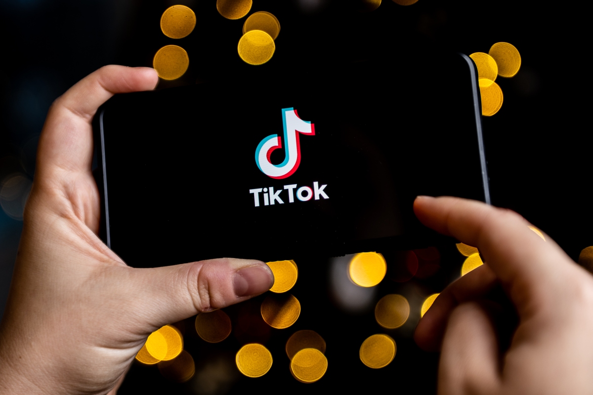 TikTok está probando un chatbot de inteligencia artificial llamado "Tako" dentro de la aplicación.