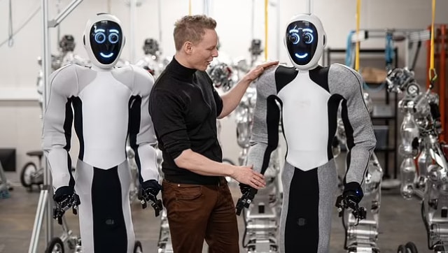 Una startup respaldada por OpenAI supera a Tesla de Elon Musk y despliega robots habilitados con inteligencia artificial en el mundo real.